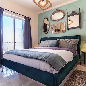 Arty Vintage Townhouse With Rooftop Shower & Sun Loungers Holiday home Olhao