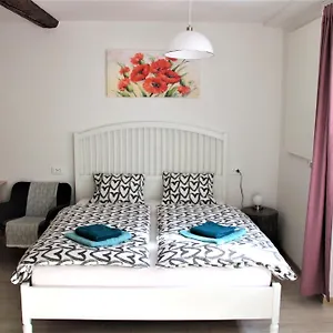  Apartment Pink House